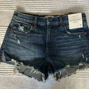 NWT Abercrombie Jean shorts size 6 / 28